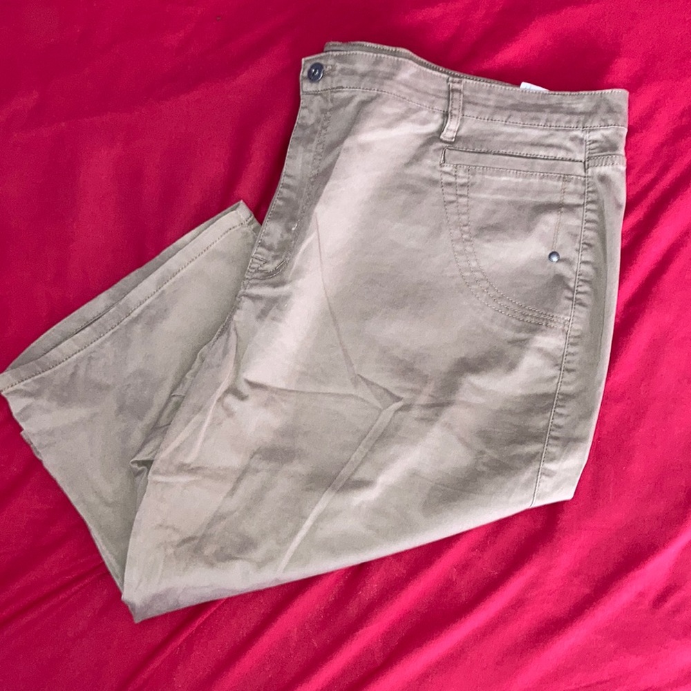 EUC Gloria Vanderbilt capris